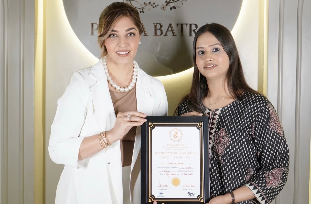 Full Pooja Batra Academy team group photo